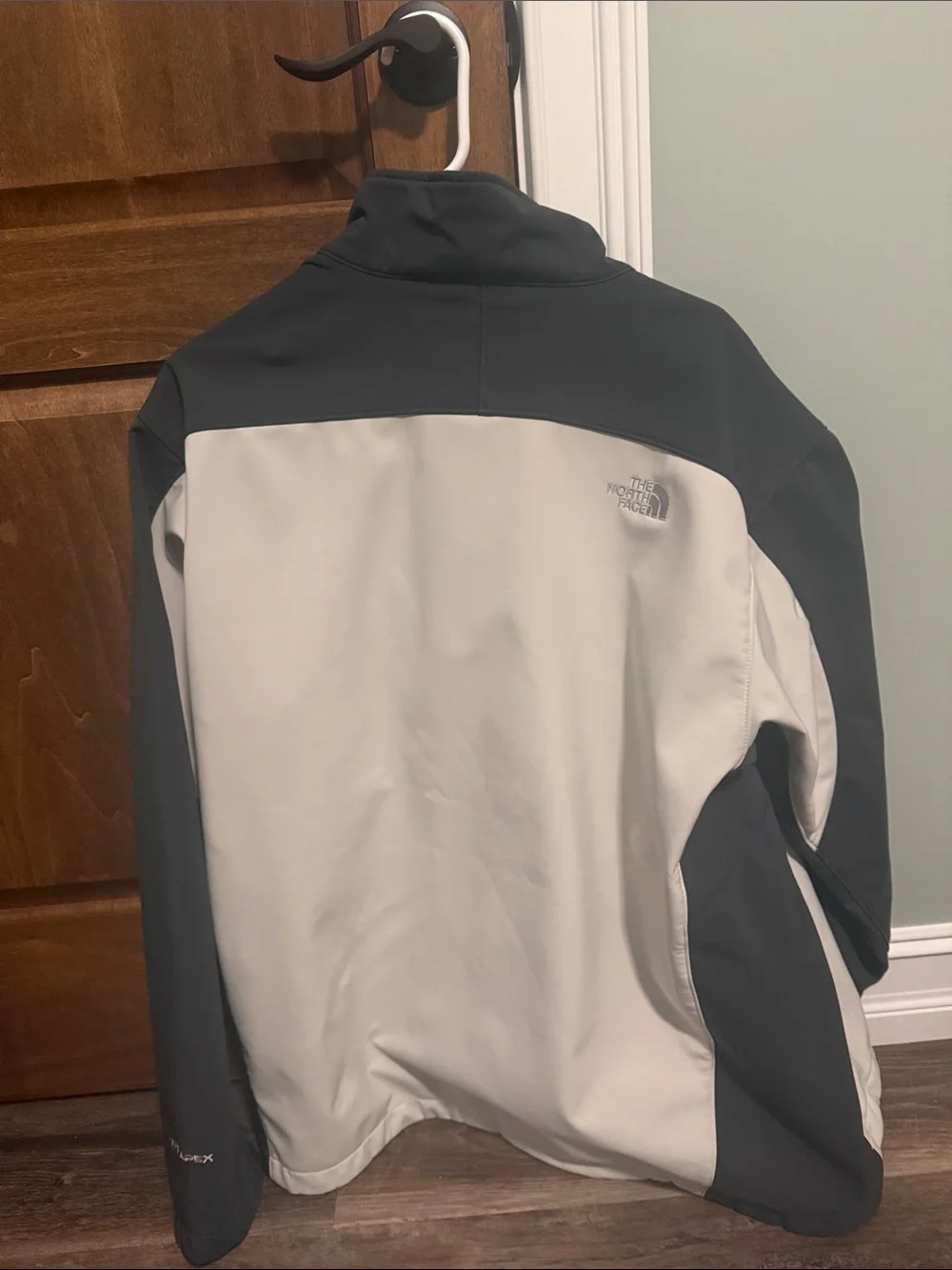 The North Face Men's Two-Tone Softshell Jacket - Gray & Cream